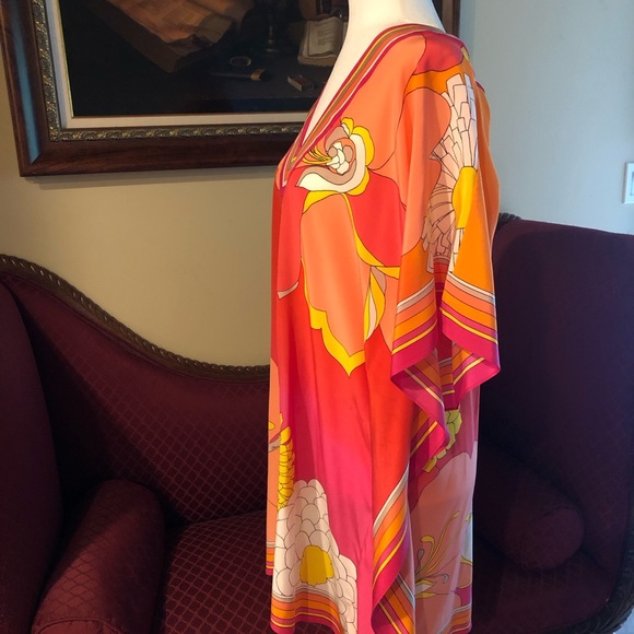 Silk Trina Turk Swim Cover Up or wear as a tunic. I’m a size 4/6 - Picture 2 of 4